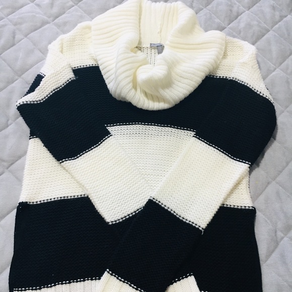 Charlotte Russe Cowl Neck Sweater - Picture 4 of 4